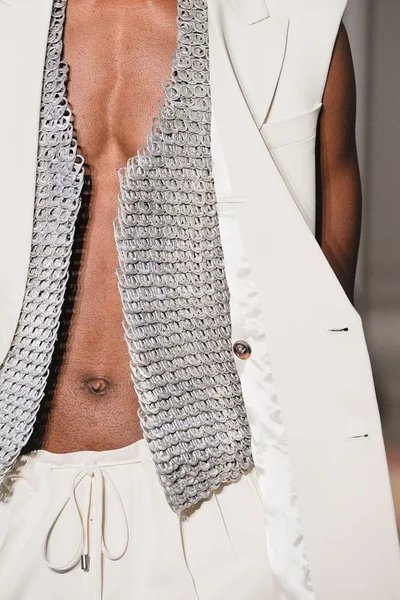 Look 17
